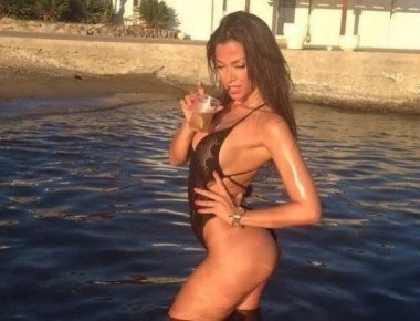 Δώστε της το... υπουργείο: Αυτή είναι η κορυφαία οικονομολόγος της Ελλάδας (φωτο)